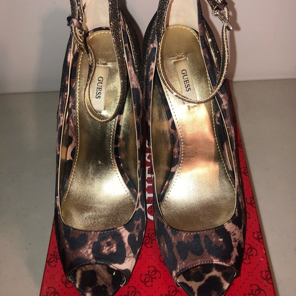 Guess cheetah pumps size 9 - Picture 2 of 4